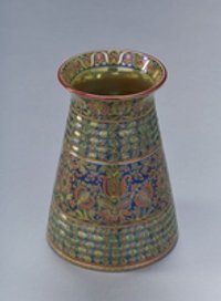 Konische Vase mit Eosinglasur