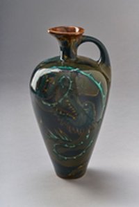Fayence-Vase mit Drachenmotiv