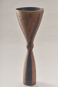 Schlanke hohe Vase in Kelchform