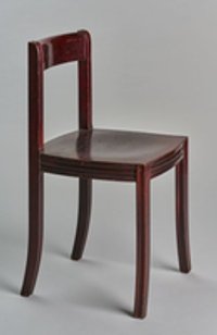Kleiner Stuhl aus Holz