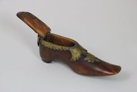 Tabatière in Form eines Schuhs