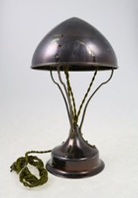 Elektrische Stehlampe mit Spitzhut-Lampenschirm