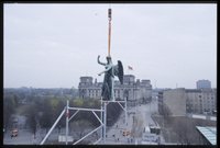 Abbau der Quadriga vom Brandenburger Tor, Umsetzen der Victoria per Kran