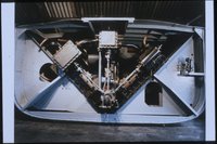 Dreizylinder V-Dampfmaschine mit Rumpfsegment "UNITAS XV", 1900