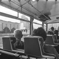 Stadtrundfahrt im Bus, 1968, Bild 1. SW-Foto © Kurt Schwarz.