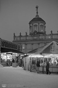 Weihnachtsmarktbuden vor dem Alten Rathaus