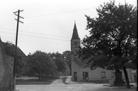 Wolmirsleben, Ortsansicht 1 mit Kirche St. Nikolai und Kriegerdenkmal