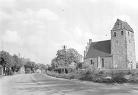 Wulfersdorf (Wittstock/Dosse), Ortsansicht 3 mit Dorfkirche und Kriegerdenkmal