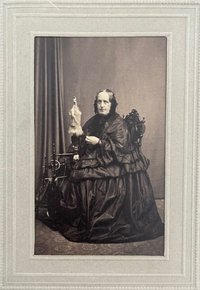 Fotografie, Jacob Seib, Luitgarde Fürstin zu Solms-Laubach, geborene Prinzessin zu Wied, ca. 1865.