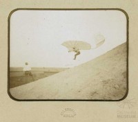 Fotografie von Flug Otto Lilienthals Flug mit Normalapparat