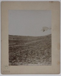Fotografie eines Flugversuchs von Otto Lilienthal