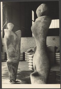 Bernhard Heilgers „Zwei Figuren in Beziehung II“ in der Fabrik für Naturfaserzement