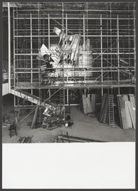 Aufnahme des Aufbaus von Bernhard Heiligers „Kosmos 70“ im Reichstag, 1970