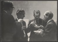 Fotodokumentation eines Empfangs im Atelier von Bernhard Heiliger mit Henry Moore, Kurt Martin und Harry Fischer im Jahre 1958
