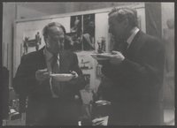 Bernhard Heiliger mit Henry Moore im Atelier