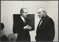 Bernhard Heiliger mit Max Bill in der Galerie im Erker in St. Gallen im Jahre 1964