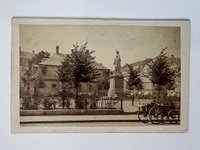 CdV, Unbekannter Fotograf, Frankfurt, Schiller-Denkmal an der Hauptwache, ca. 1865.