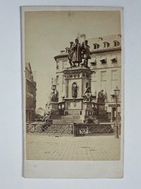 CdV, Theodor Creifelds, Frankfurt, Guttenberg-Denkmal, ca. 1870.