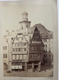 Carl Friedrich Mylius, Haus Frauenstein und das Salzhaus am Römerberg, ca. 1867.