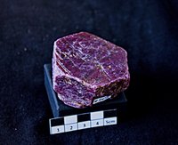 Korund, rot (Rubin), Kristall-Querschnitt