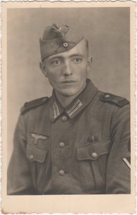 Portraitfotografie eines Wehrmachtssoldaten in Felduniform