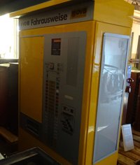 Fahrkartenautomat der Dresdner Verkehrsbetriebe, gelb