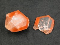 Bergkristall mit rotem Rand