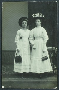 Postkarte - Fotografie von zwei Frauen