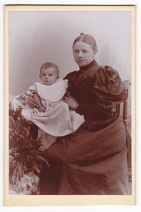 Elisabethe Margarethe Planz, geb. Döring mit Sohn Karl (1895)