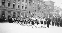 Der Edelknabenkönig vor der Parade um 1925