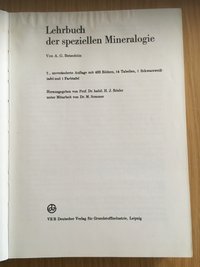 Betechin, A.G.: Lehrbuch der speziellen Mineralogie.