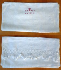 Handtuch mit gestickten Initialen und Datum 1831
