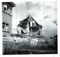 Negativ zerstörtes Kallstadt; zwei zerstörte Häuser, Negativ 10