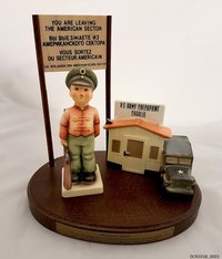 M.I. Hummel Set "Checkpoint Charlie"