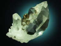 Quarz (Bergkristall) mit Bleiglanz und Kupferkies