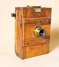 Reisekamera (zusammenklappbar) aus Holz