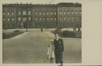 Zwei Personen vor dem Berliner Stadtschloss
