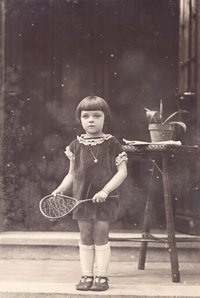 Foto kleines Kind mit einem Schläger