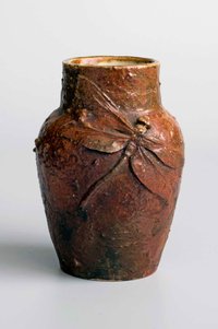Vase aus hellem Steinzeug