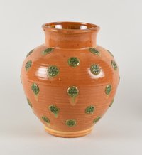 Vase mit grünem Auflagedekor