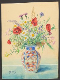 Feldblumen und -pflanzen in weitmündiger, bauchiger Vase