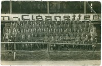 Foto Postkarte einer Kompanie des Infanterieregiments Nr. 27, Weißenfels, 1. Viertel 20. Jahrhundert
