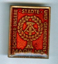 Plakette oder Abzeichen für Verdienste in der Mach-Mit-Bewegung, "Schöner unsere Städte und Gemeinden", NAW, DDR, 2. Hälfte 20. Jahrhundert