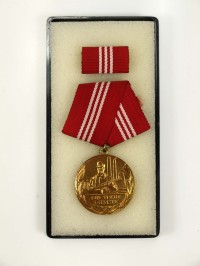 Medaille für treue Dienste in den Kampfgruppen der Arbeiterklasse in Gold, DDR