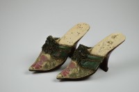 Ein Paar Damenschuhe, 1715 - 1730; Zugangsdatum 12/99