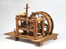Modell einer Mahlmühle mit Tretradantrieb