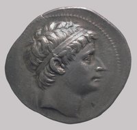 Tetradrachmon, VS: Kopf des Seleukos; RS: Apollon am Dreifuß