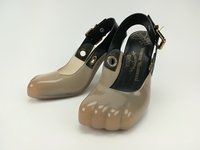 Slingbackpumps „Animal Toe Shoes“ aus Gummi, Vivienne Westwood Anglomania und „Melissa“