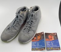 Jordan-Basketballschuhe, Nike, signiert von Frantz Massenat und Chris Otule