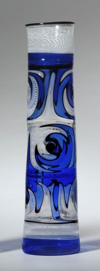 Stangenglas mit kobaltblauem Flammendekor